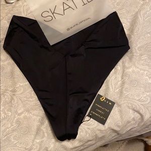 Skatie bottoms- Melly, size L, black. New w/ tags